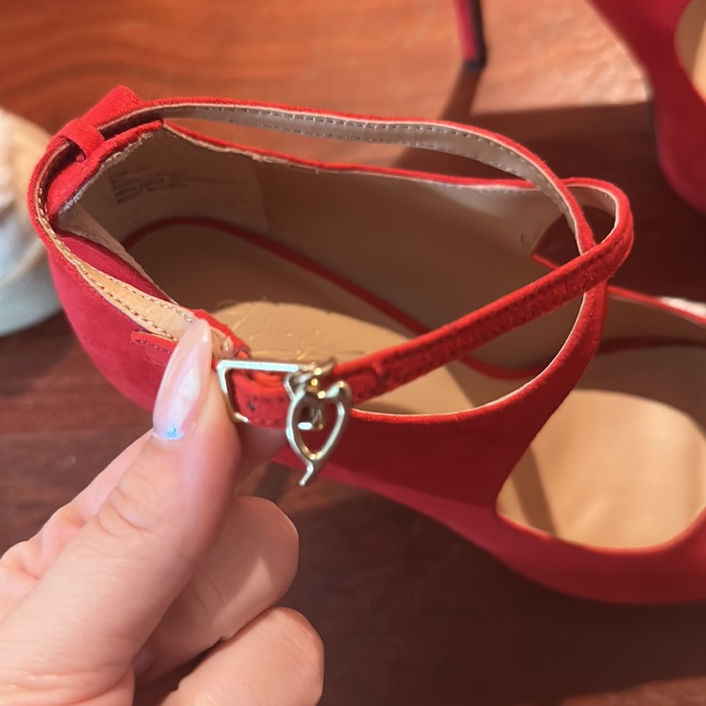 Red heals - Picture 2 of 4